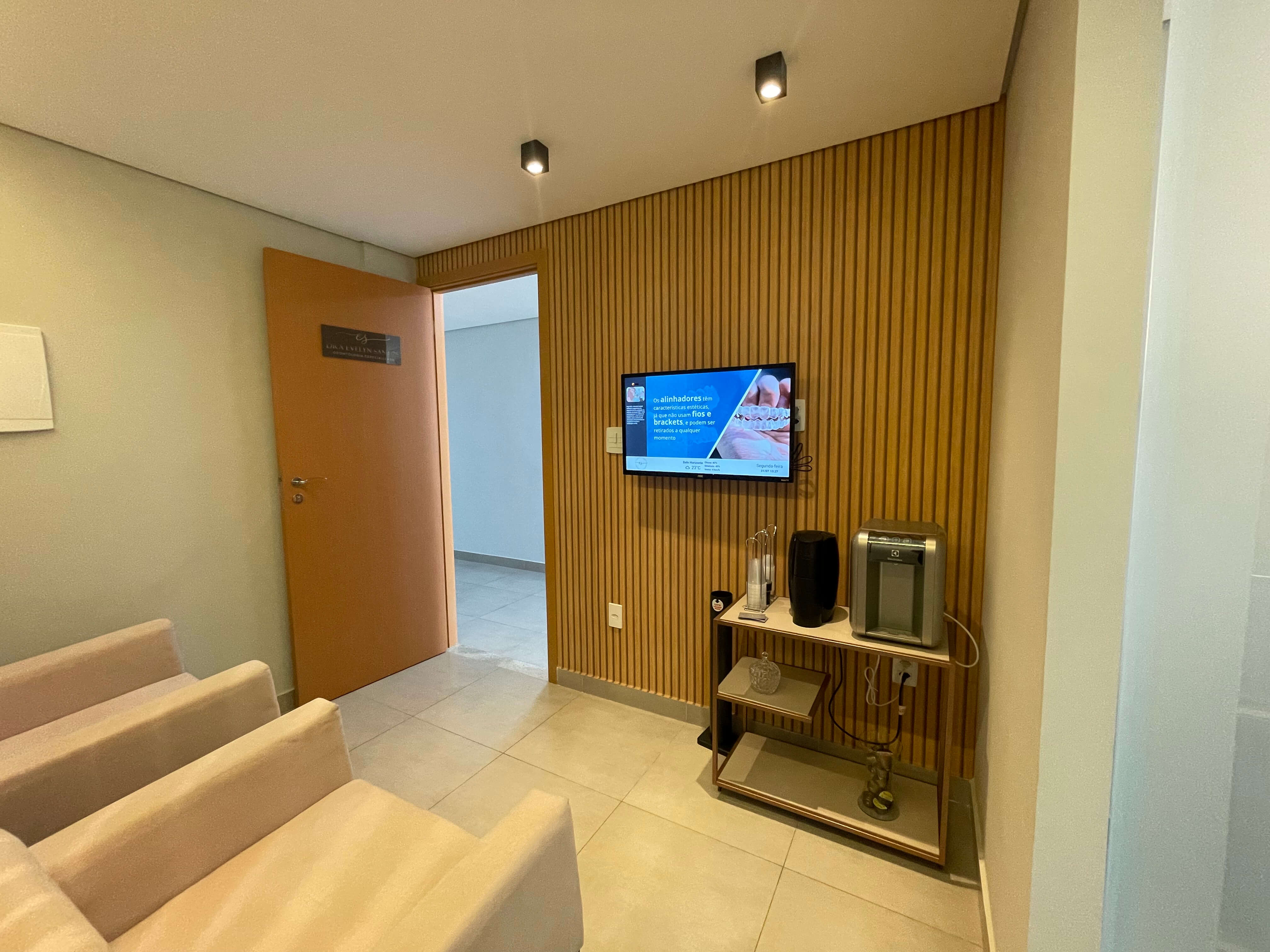 FOTO-CONSULTÓRIO-SALA-DE-ESPERA