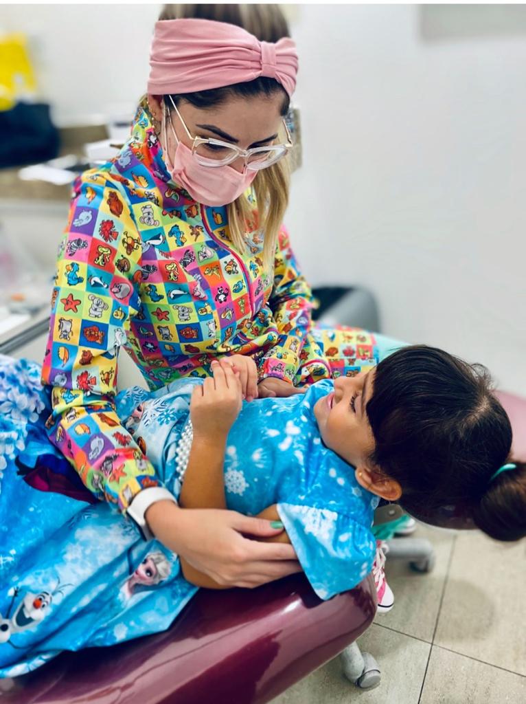 FOTO-DOUTORA-COM-CRIANÇA