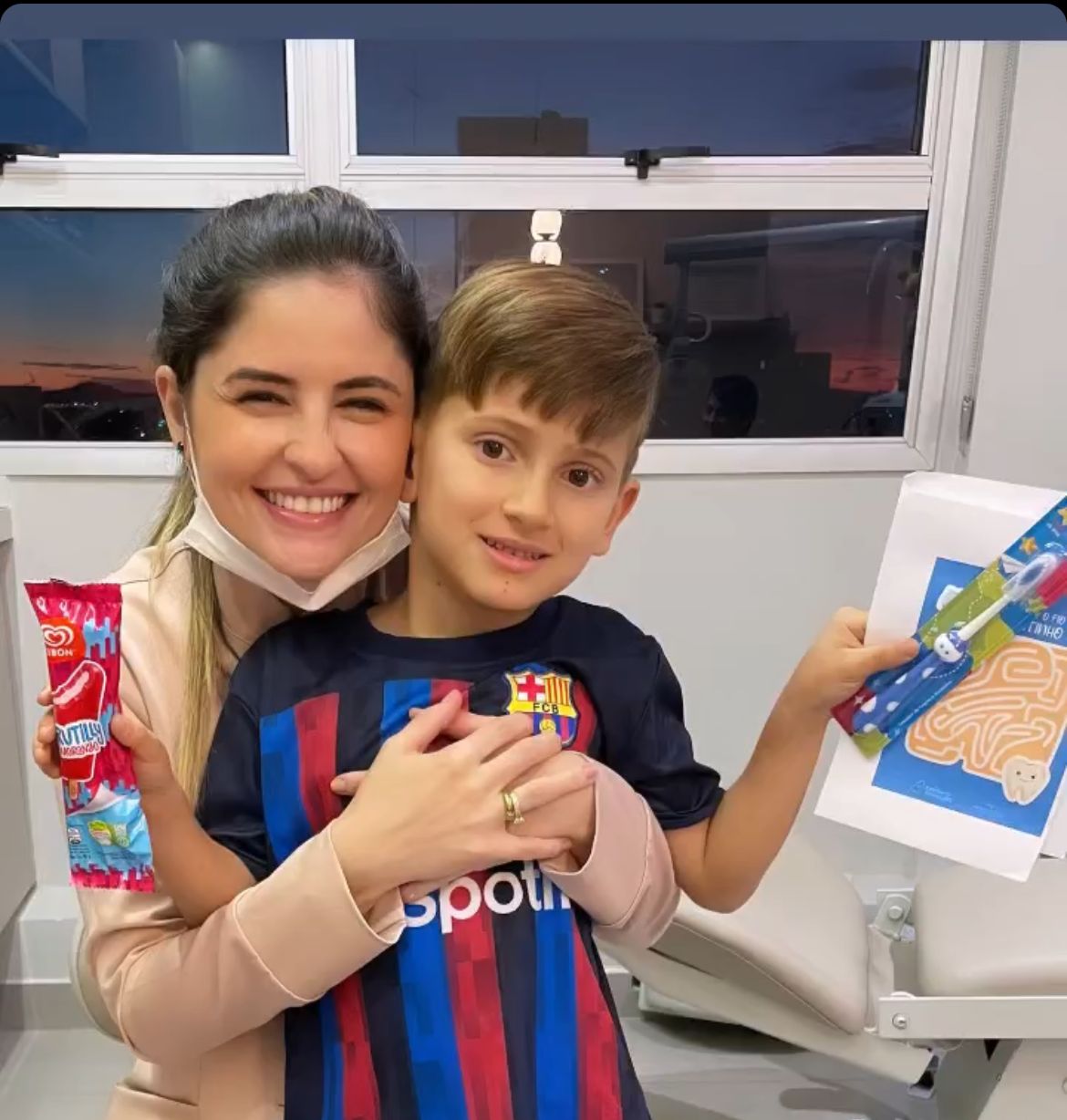 FOTO-DOUTORA-COM-CRIANÇA