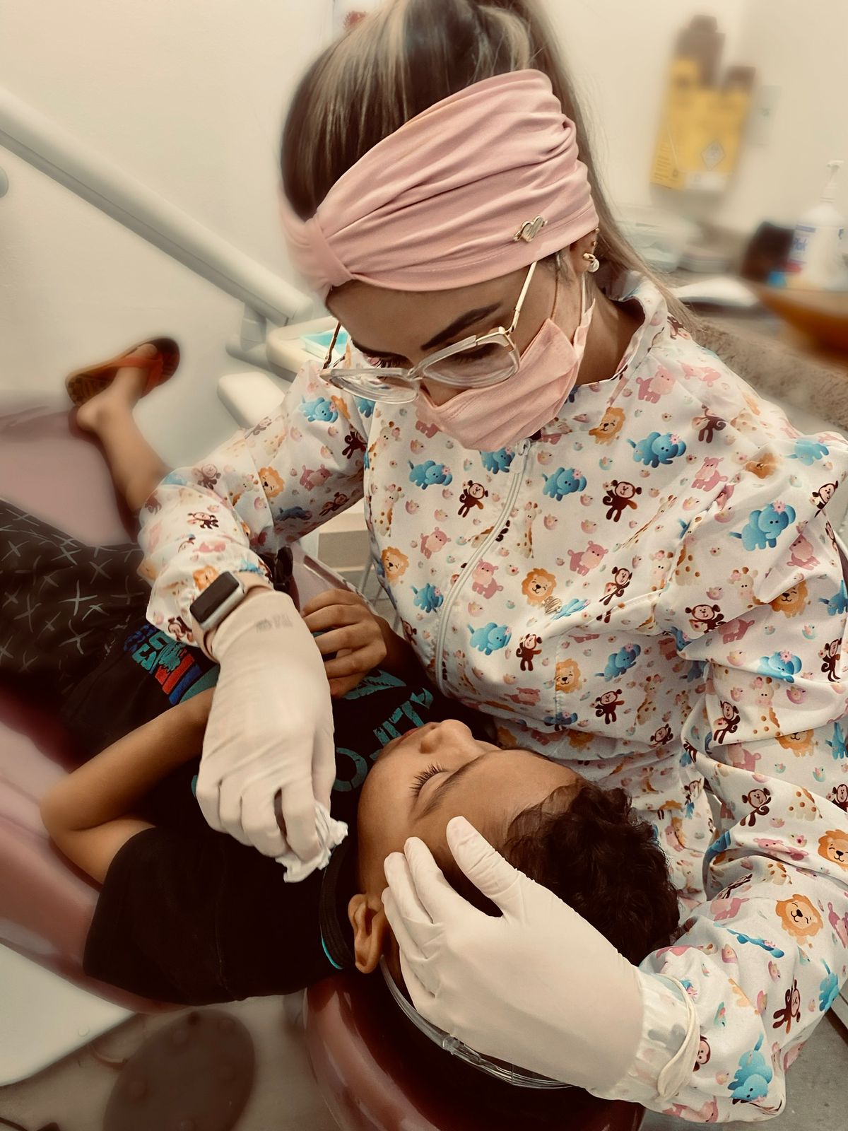 FOTO-DOUTORA-COM-CRIANÇA